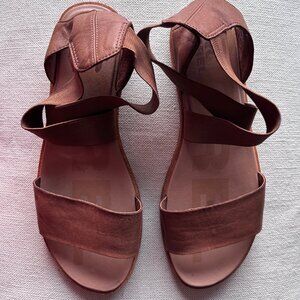 Cute and Comfy Sorel Ella II Flat Sandals - Size 10